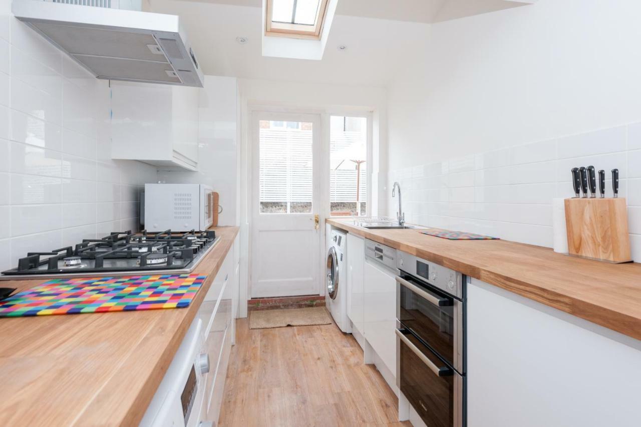 Sea Breeze Cottage With Parking By Myholidaylet Brighton Eksteriør billede